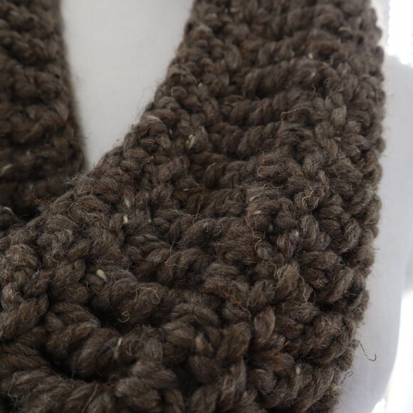 Busy Bea's Chunky Infinity Scarf Brown Present Gift Handmade Holiday Travel NWT - Picture 4 of 8